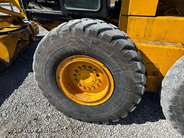 image for item DO0428 John Deere JD770 motor grader