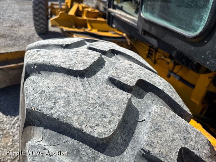 image for item DO0428 John Deere JD770 motor grader