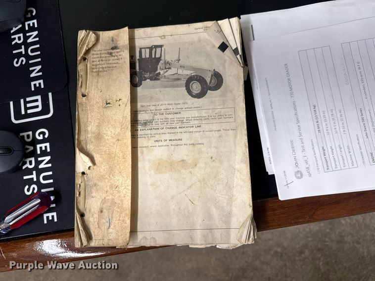 image for item DO0428 John Deere JD770 motor grader