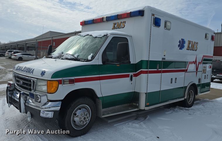 image for item DO7769 2006 Ford E450 ambulance