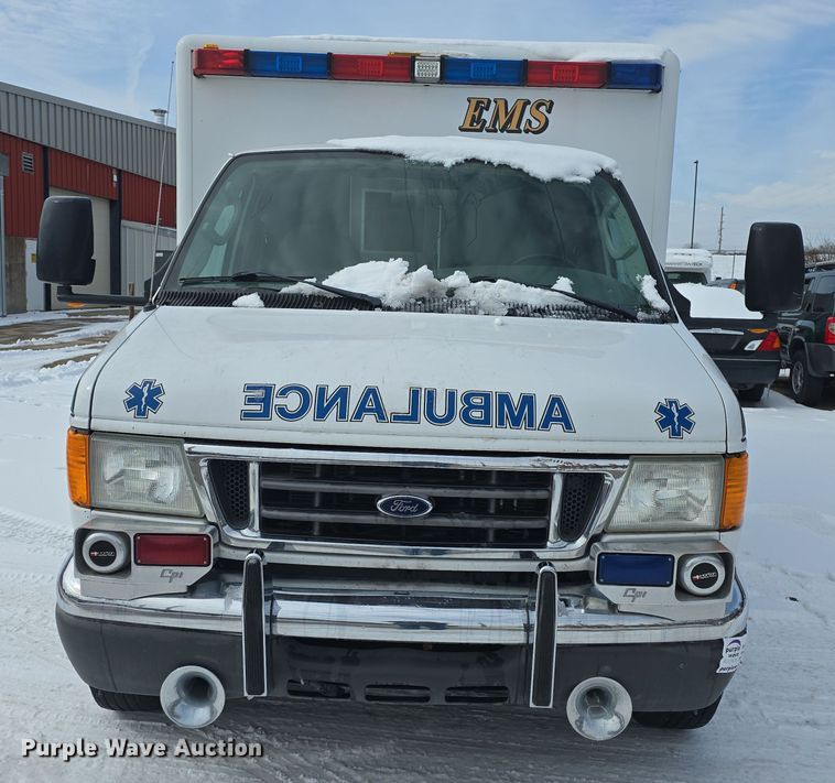 image for item DO7769 2006 Ford E450 ambulance