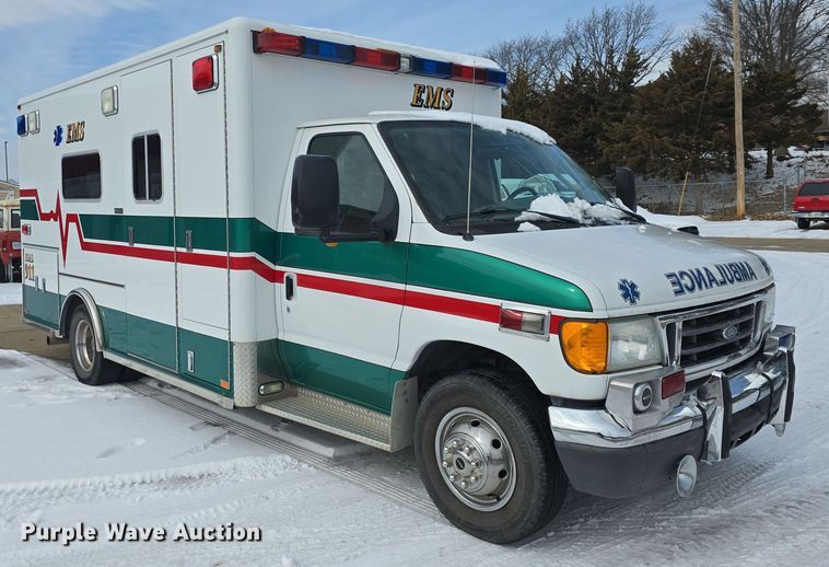 image for item DO7769 2006 Ford E450 ambulance