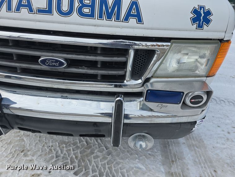 image for item DO7769 2006 Ford E450 ambulance