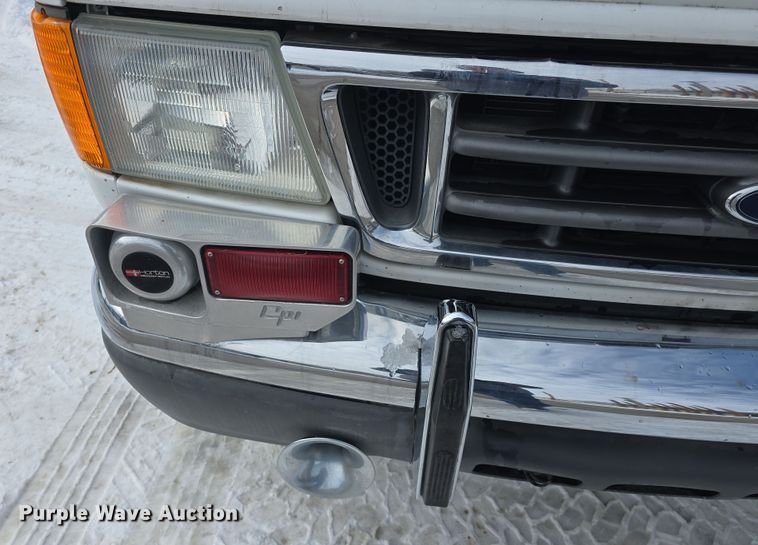 image for item DO7769 2006 Ford E450 ambulance