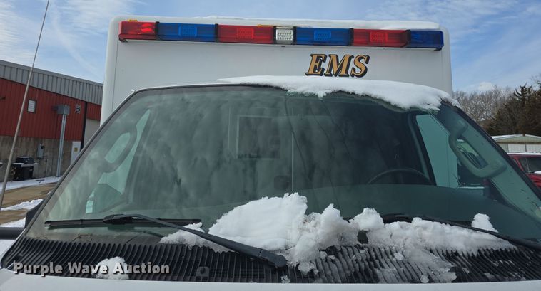 image for item DO7769 2006 Ford E450 ambulance