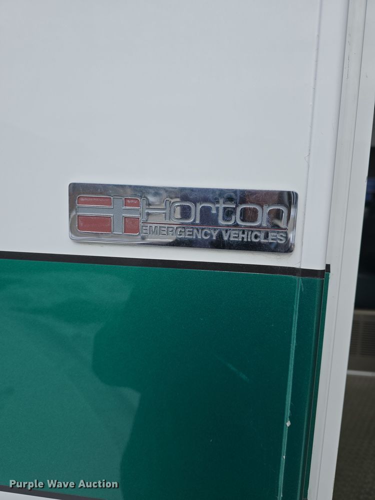 image for item DO7769 2006 Ford E450 ambulance