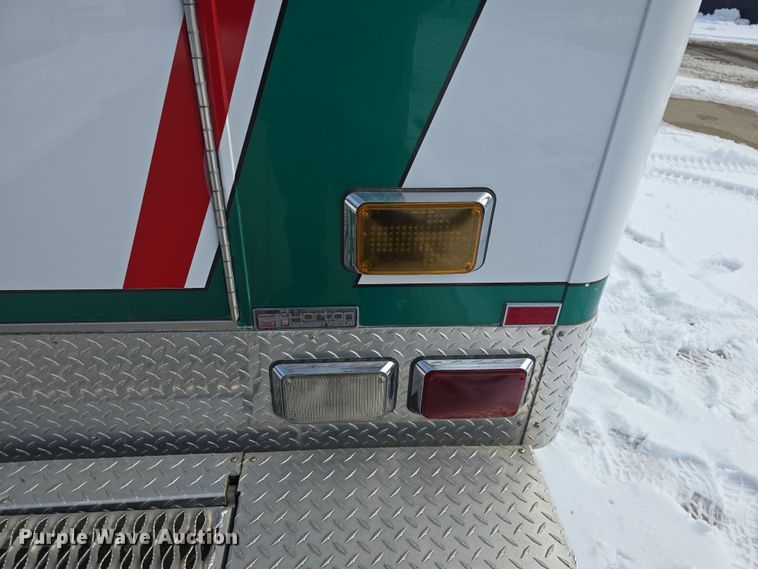 image for item DO7769 2006 Ford E450 ambulance