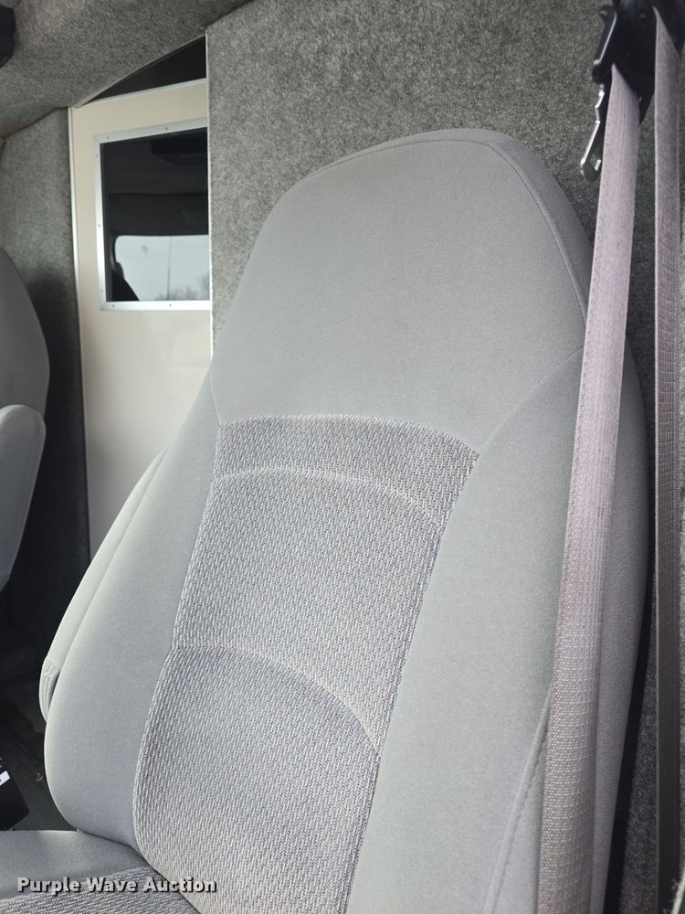 image for item DO7769 2006 Ford E450 ambulance