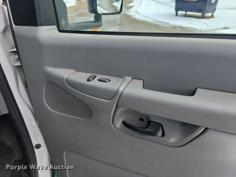 image for item DO7769 2006 Ford E450 ambulance