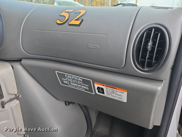 image for item DO7769 2006 Ford E450 ambulance