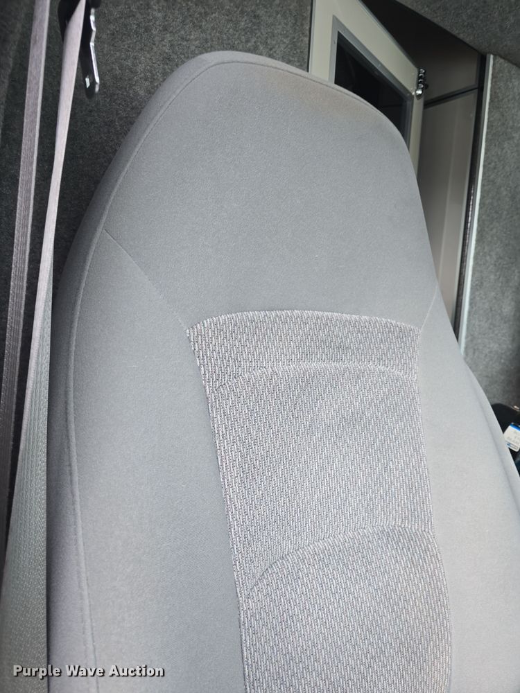 image for item DO7769 2006 Ford E450 ambulance