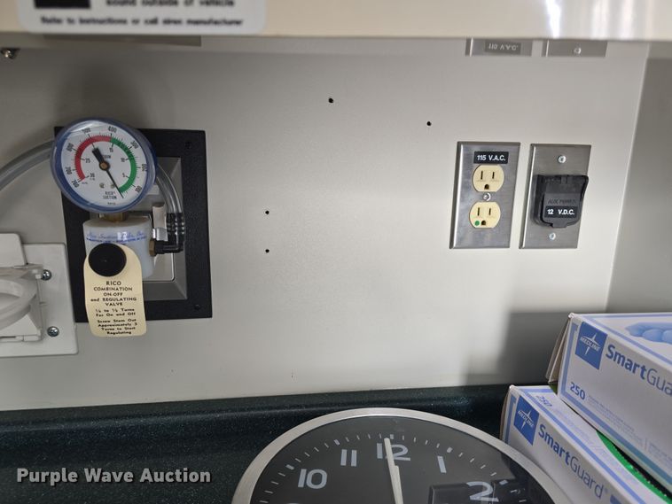 image for item DO7769 2006 Ford E450 ambulance