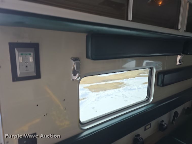 image for item DO7769 2006 Ford E450 ambulance