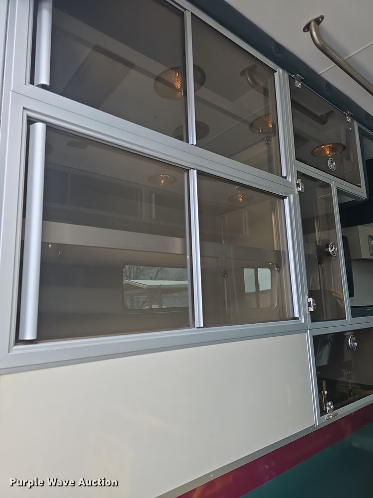 image for item DO7769 2006 Ford E450 ambulance