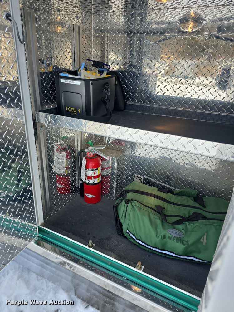 image for item DO7769 2006 Ford E450 ambulance