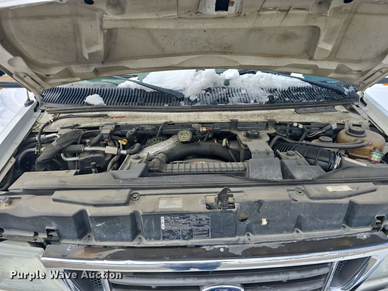 image for item DO7769 2006 Ford E450 ambulance