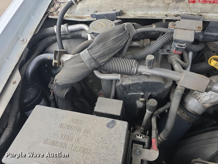 image for item DO7769 2006 Ford E450 ambulance