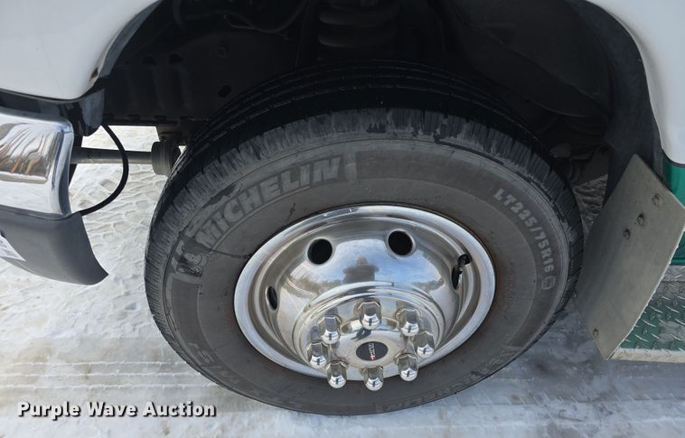 image for item DO7769 2006 Ford E450 ambulance