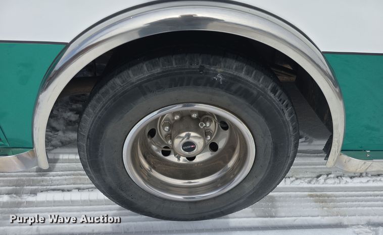 image for item DO7769 2006 Ford E450 ambulance