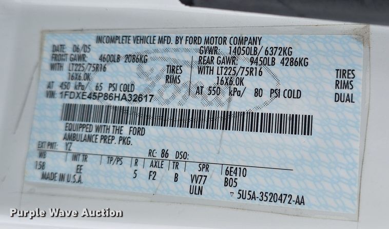 image for item DO7769 2006 Ford E450 ambulance
