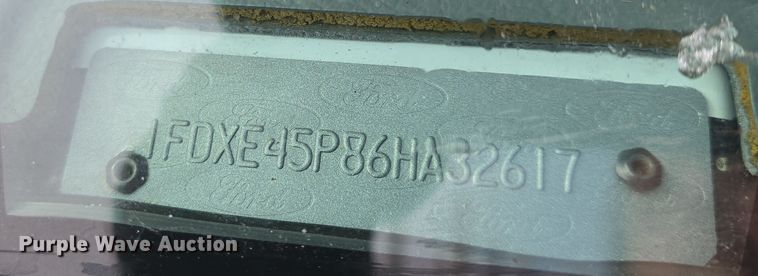 image for item DO7769 2006 Ford E450 ambulance