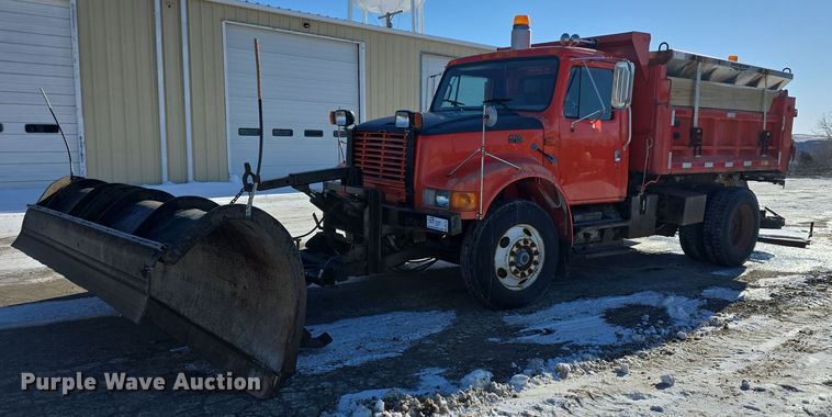 image for item DO7772 1997 International 4900 dump truck