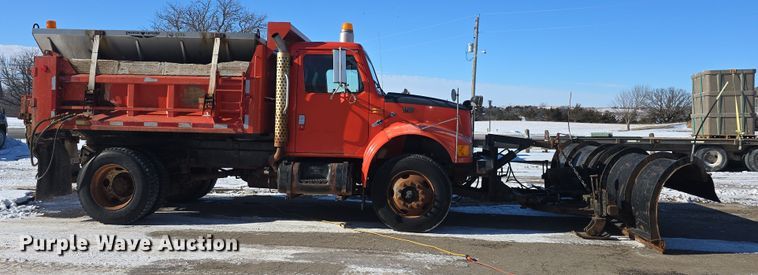 image for item DO7772 1997 International 4900 dump truck