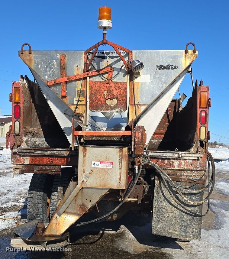 image for item DO7772 1997 International 4900 dump truck