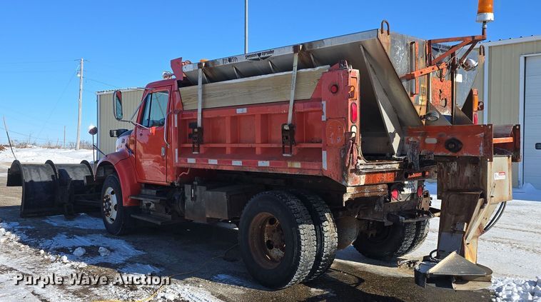 image for item DO7772 1997 International 4900 dump truck