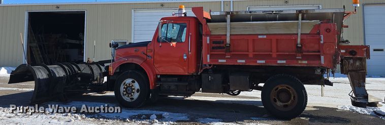 image for item DO7772 1997 International 4900 dump truck