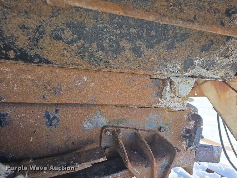 image for item DO7772 1997 International 4900 dump truck