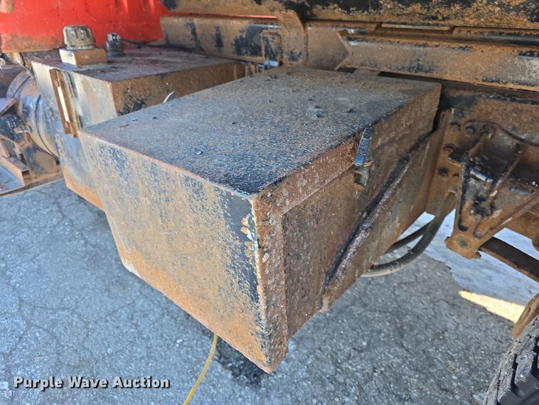 image for item DO7772 1997 International 4900 dump truck