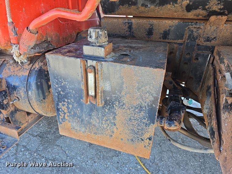 image for item DO7772 1997 International 4900 dump truck