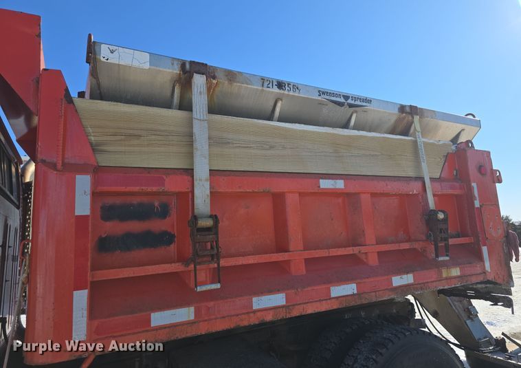 image for item DO7772 1997 International 4900 dump truck