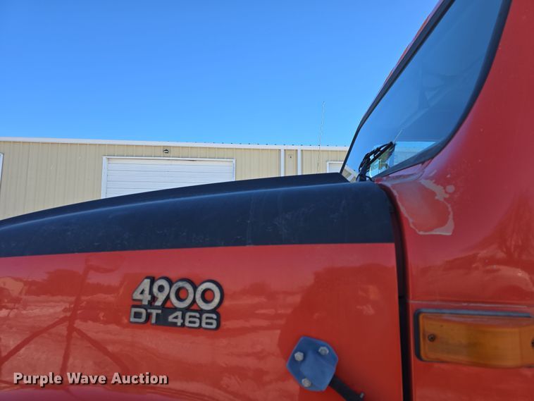 image for item DO7772 1997 International 4900 dump truck