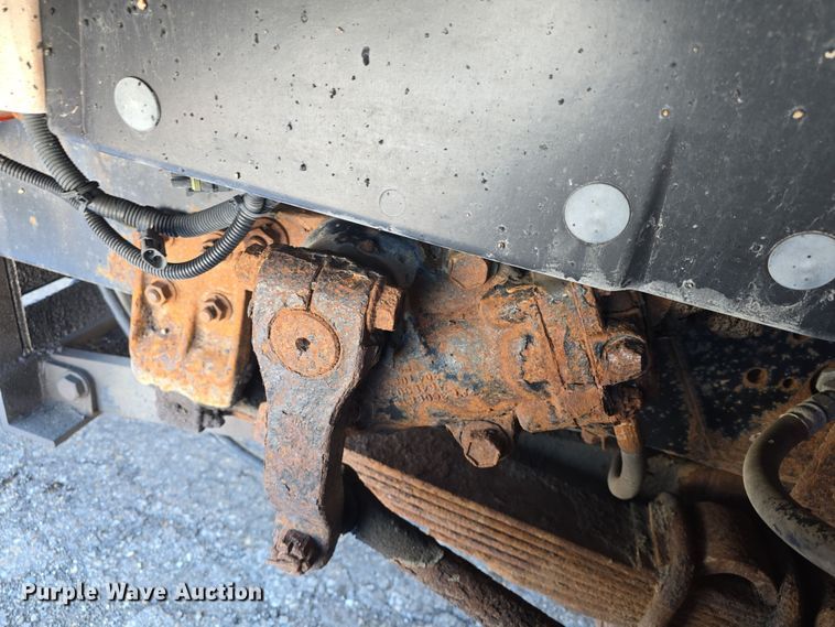 image for item DO7772 1997 International 4900 dump truck