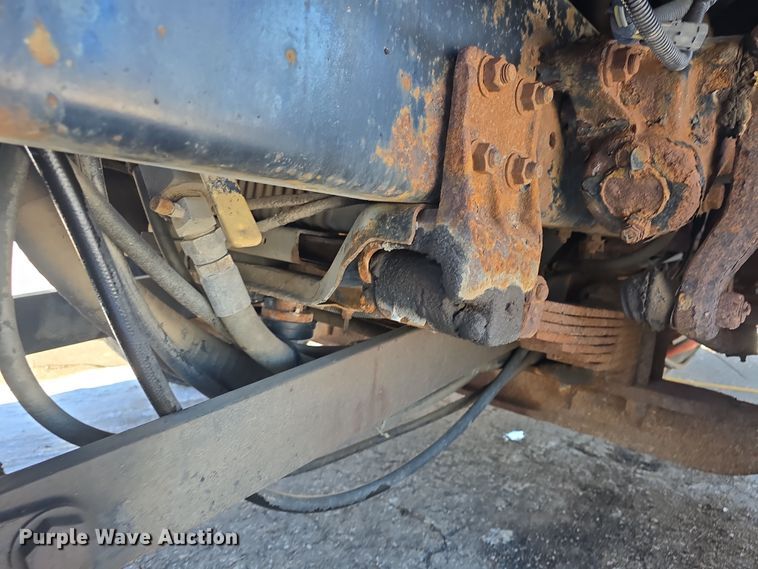 image for item DO7772 1997 International 4900 dump truck