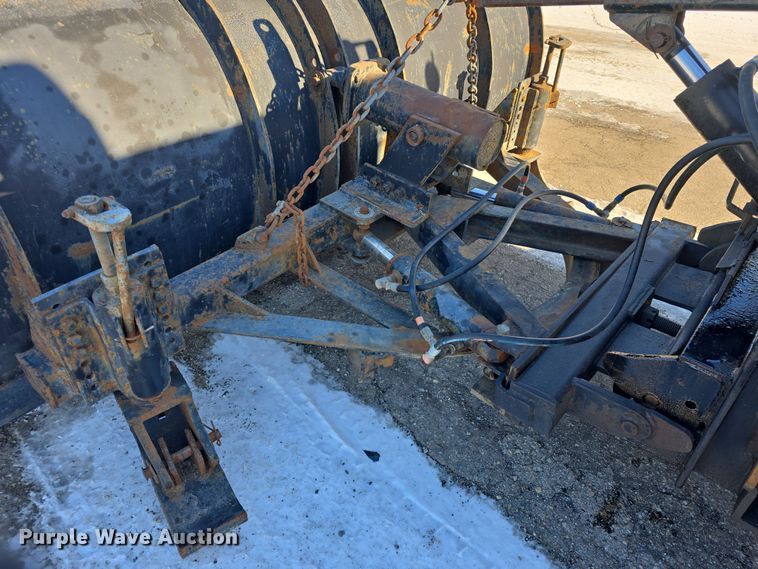 image for item DO7772 1997 International 4900 dump truck