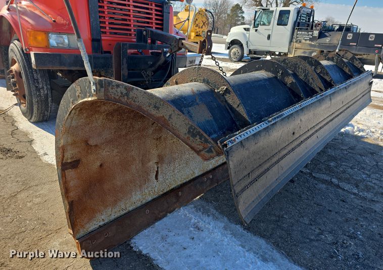 image for item DO7772 1997 International 4900 dump truck