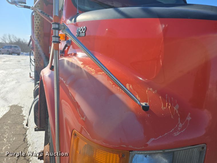 image for item DO7772 1997 International 4900 dump truck