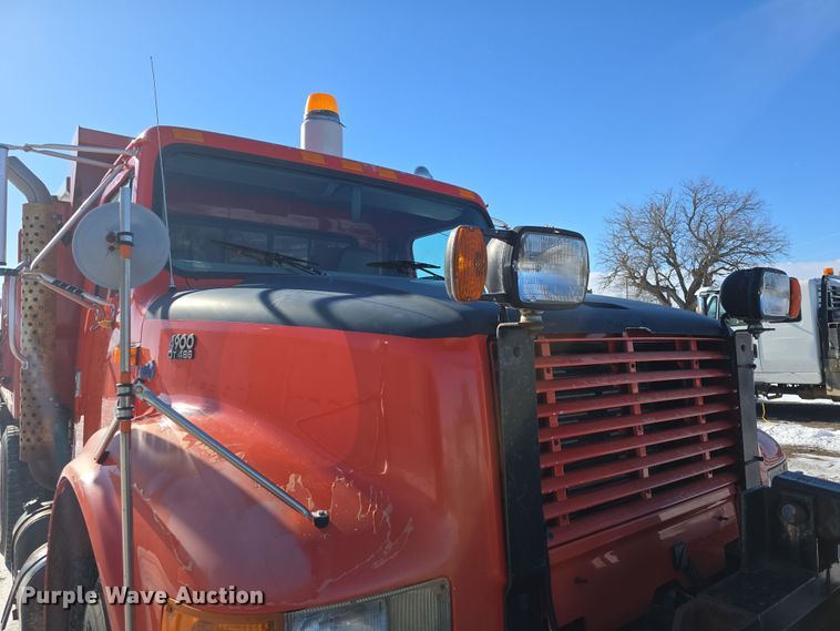 image for item DO7772 1997 International 4900 dump truck