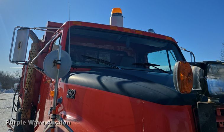 image for item DO7772 1997 International 4900 dump truck