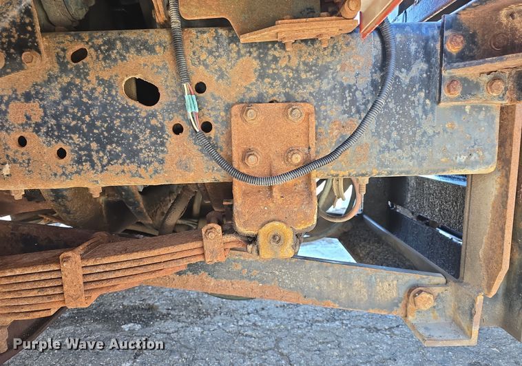 image for item DO7772 1997 International 4900 dump truck