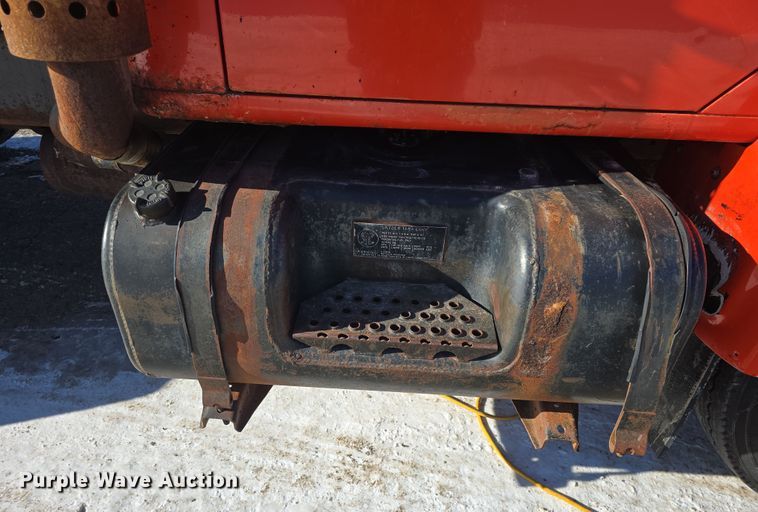 image for item DO7772 1997 International 4900 dump truck