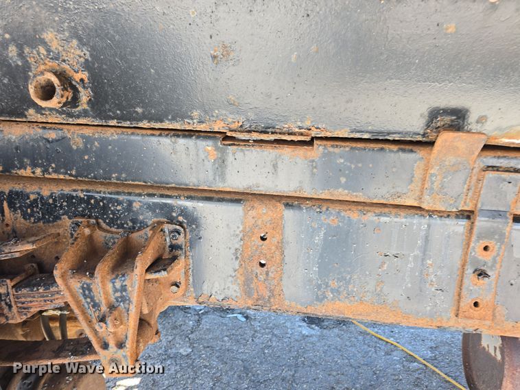 image for item DO7772 1997 International 4900 dump truck