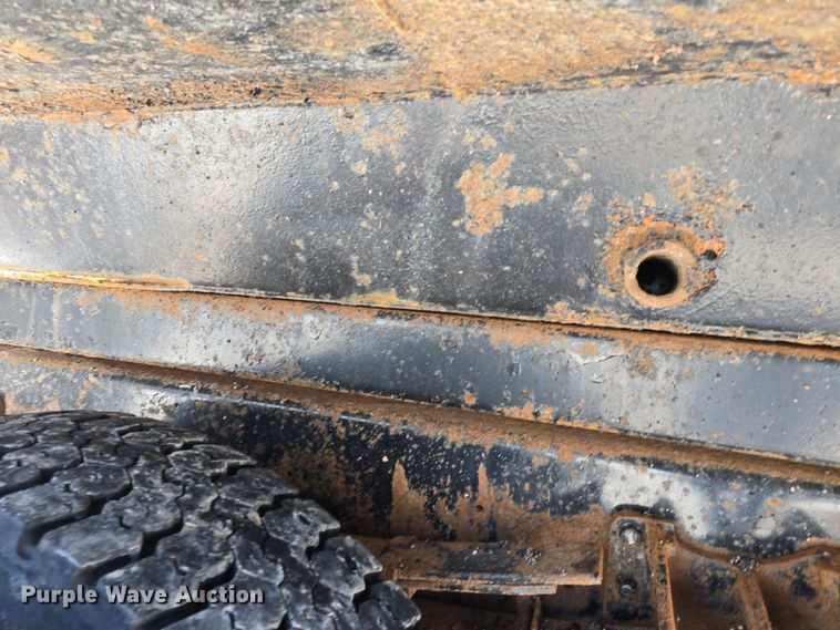 image for item DO7772 1997 International 4900 dump truck