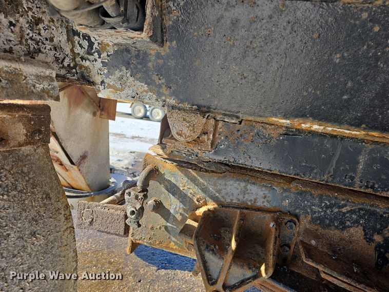 image for item DO7772 1997 International 4900 dump truck