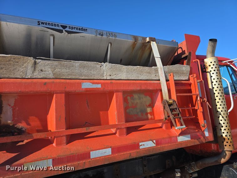 image for item DO7772 1997 International 4900 dump truck