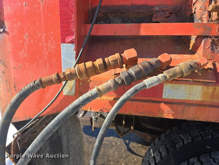 image for item DO7772 1997 International 4900 dump truck