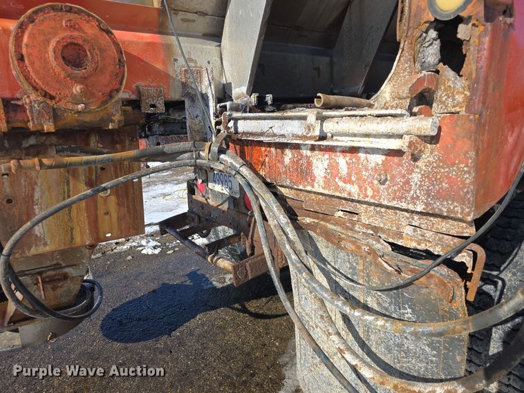 image for item DO7772 1997 International 4900 dump truck